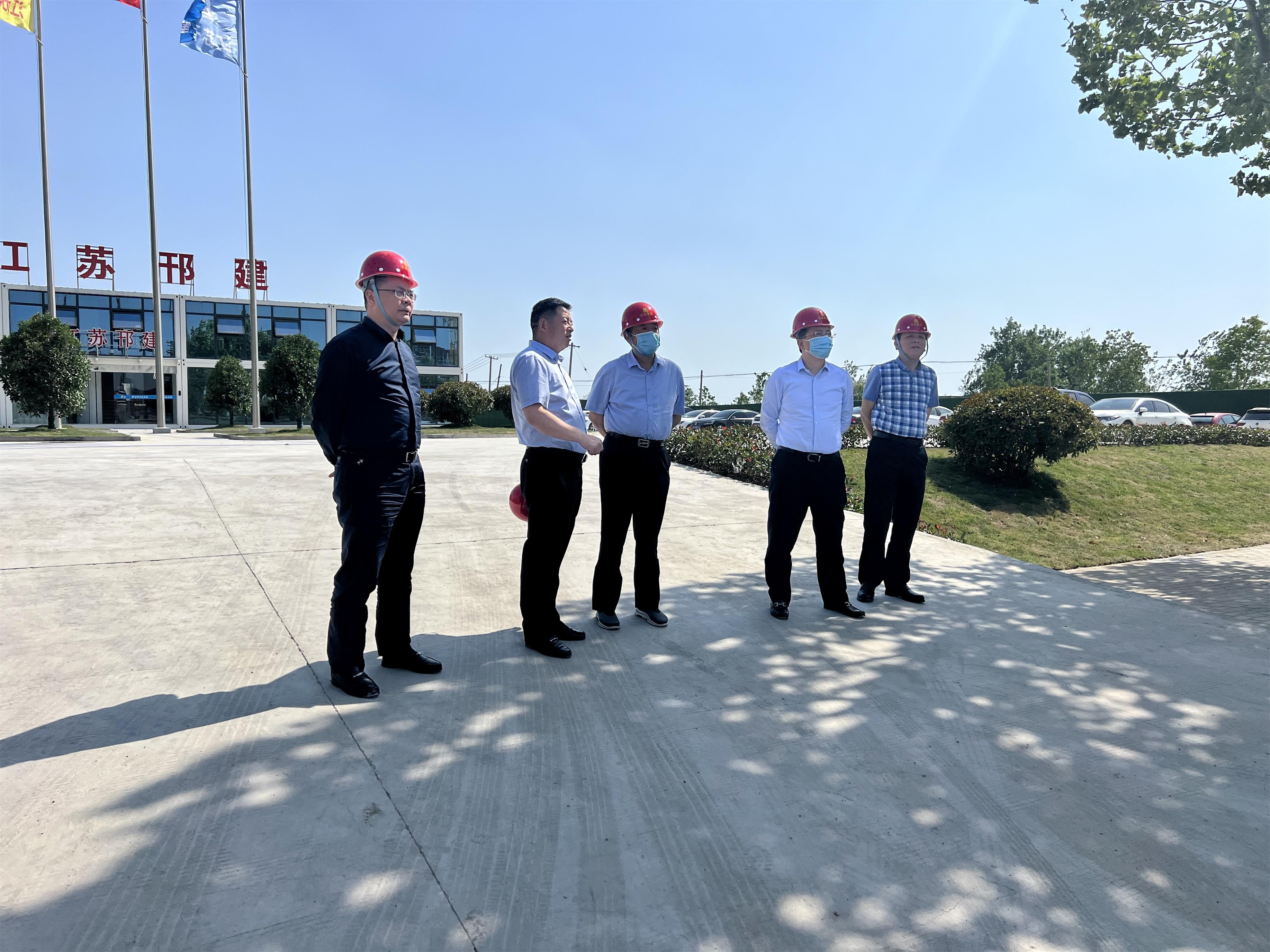 圖1-1、范世宏董事長在宿遷調(diào)研在建項目建設.jpg