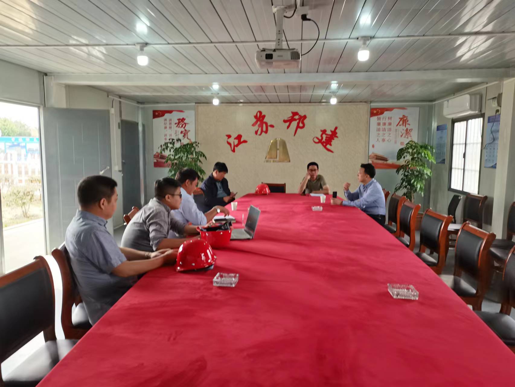 圖1-4、梁井寶總經(jīng)濟(jì)師督查掛包項(xiàng)目.jpg